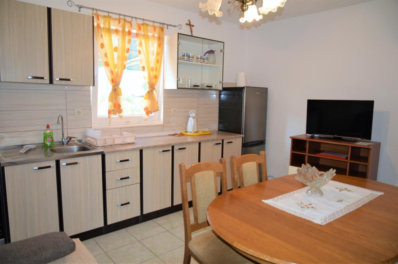 Apartmani Ramljak Марина Экстерьер фото