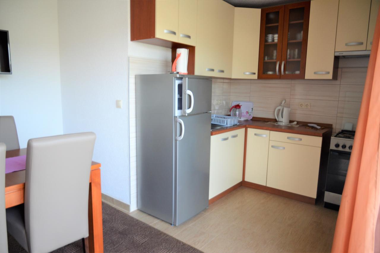 Apartmani Ramljak Марина Экстерьер фото